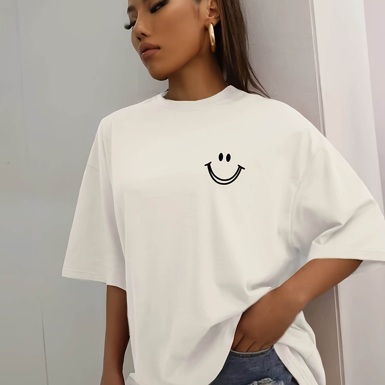 

Smile Face Print Crew Neck T-shirt, Casual Short Sleeve T-shirt For Spring & Summer, Women's Clothing