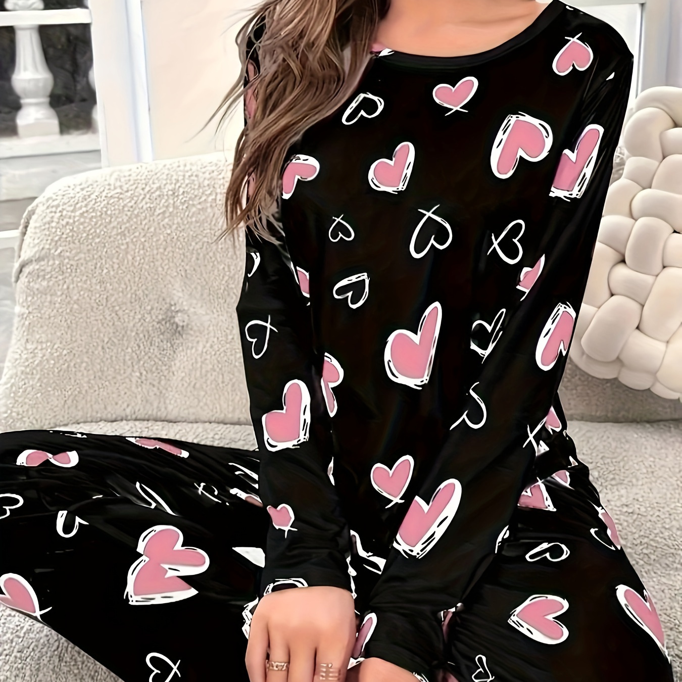 

Women's Cozy Heart Print Pajama Set - Long Sleeve Crew Neck Top & Waistband Pants, Soft Polyester , Ideal For Autumn/winter