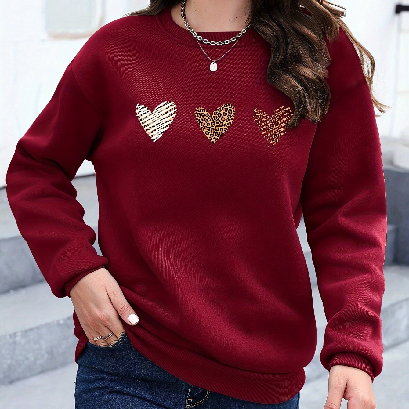 

Women's Long Sleeve Crew Neck Sweatshirt With Leopard Print Hearts, Plush Lined Warm Casual Pullover, Basic Style