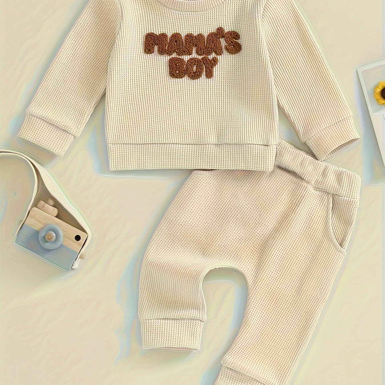 

2pcs Baby's "mama's Boy" Print Crew Neck Set, Waffle Textured Sweatshirt & Pants, Baby Boy's Clothing, As Gift