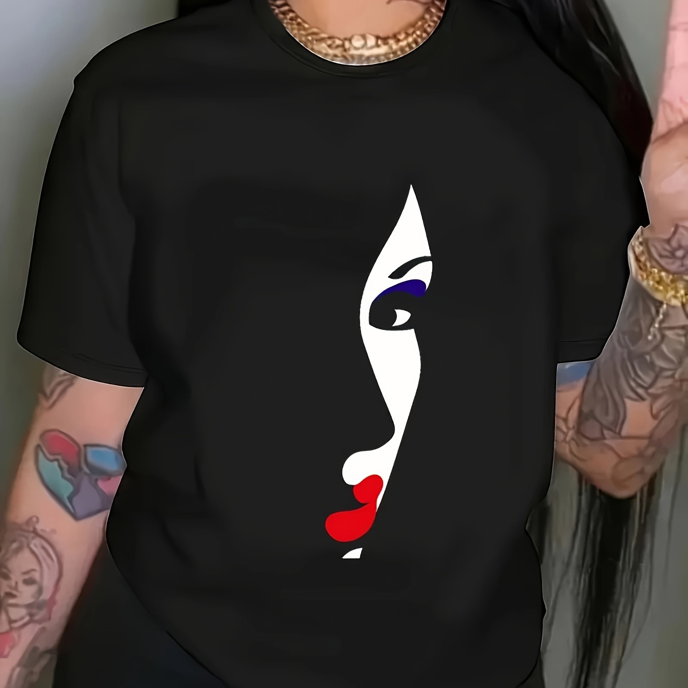 

Plus Size Graphic Print T-shirt, Casual Crew Neck Short Sleeve Top For Spring & Summer, Women's Plus Size Clothing