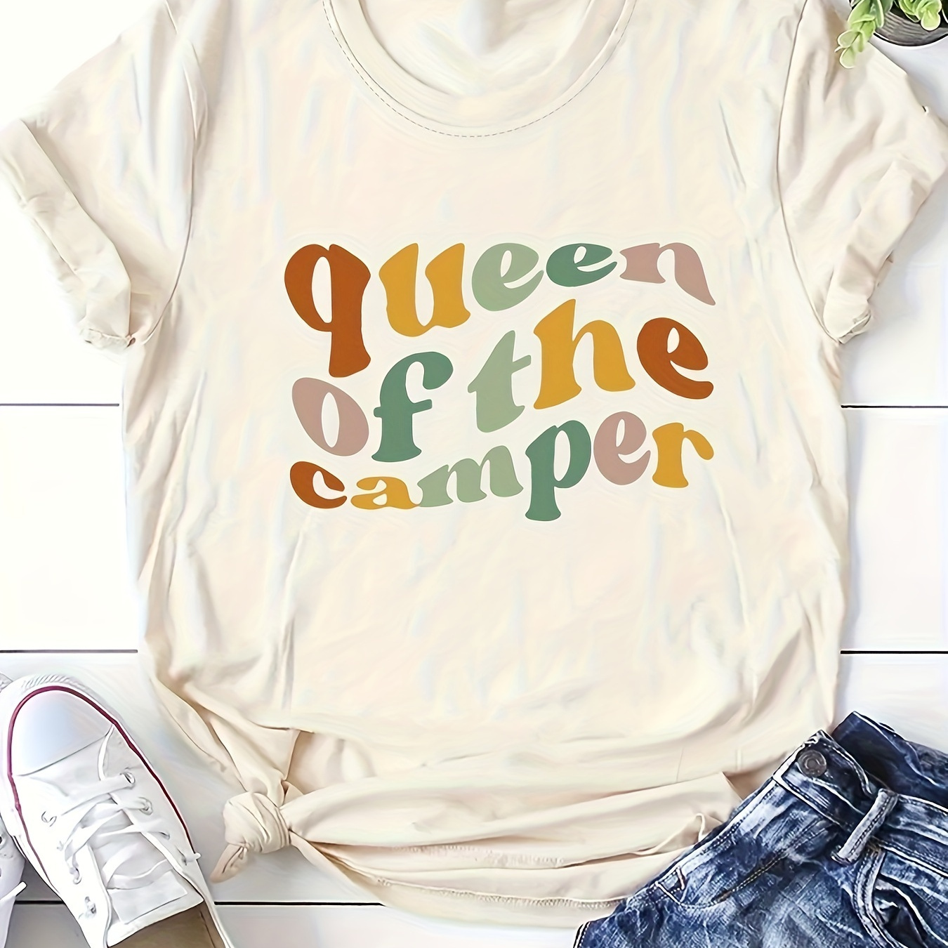 

Queen Of The Camper Print T-shirt, Casual Crew Neck Short Sleeve Top For Spring & Summer, Women's Clothing