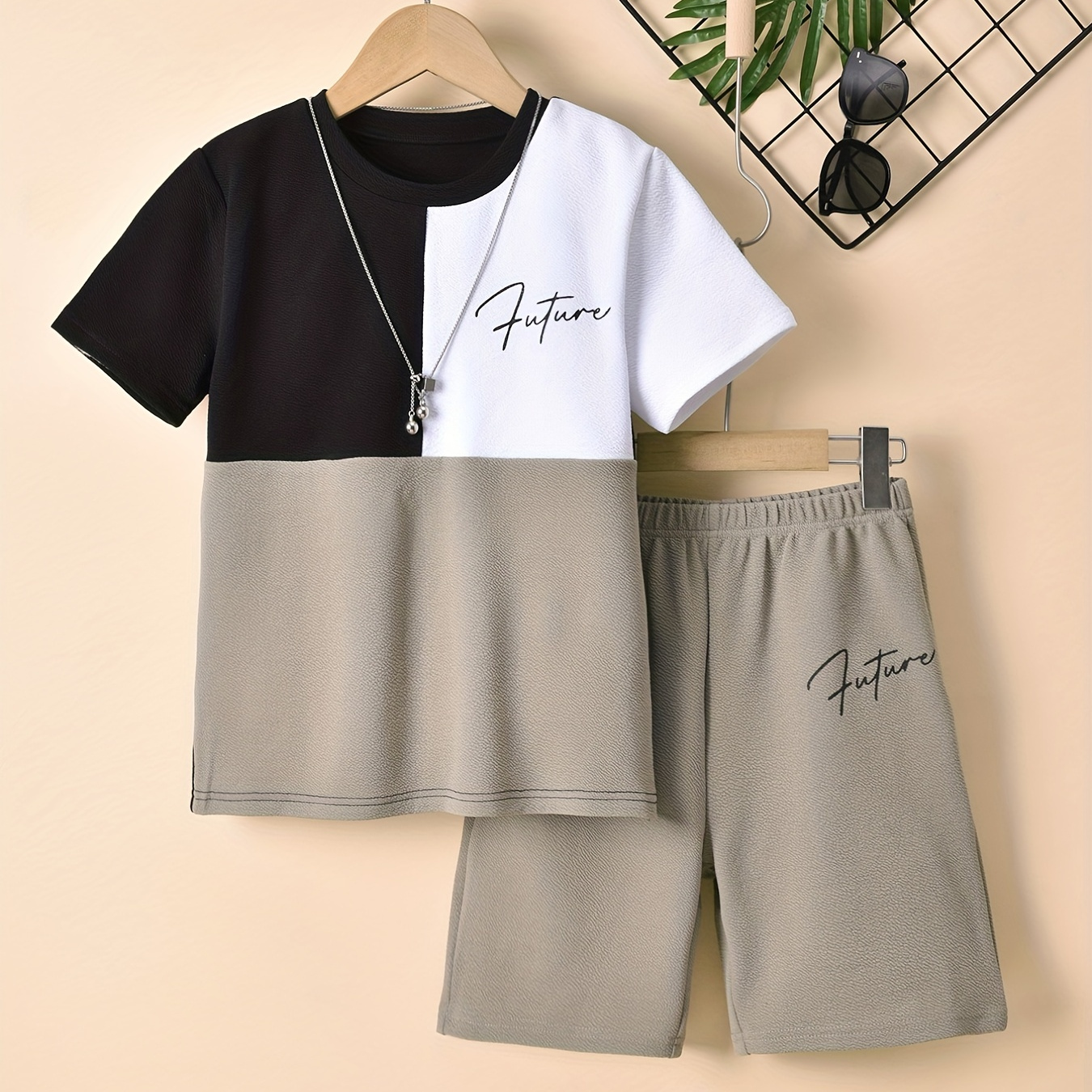 

2pcs Boys "future" Color Block Round Neck T-shirt & Shorts Kids Summer Clothes Sets