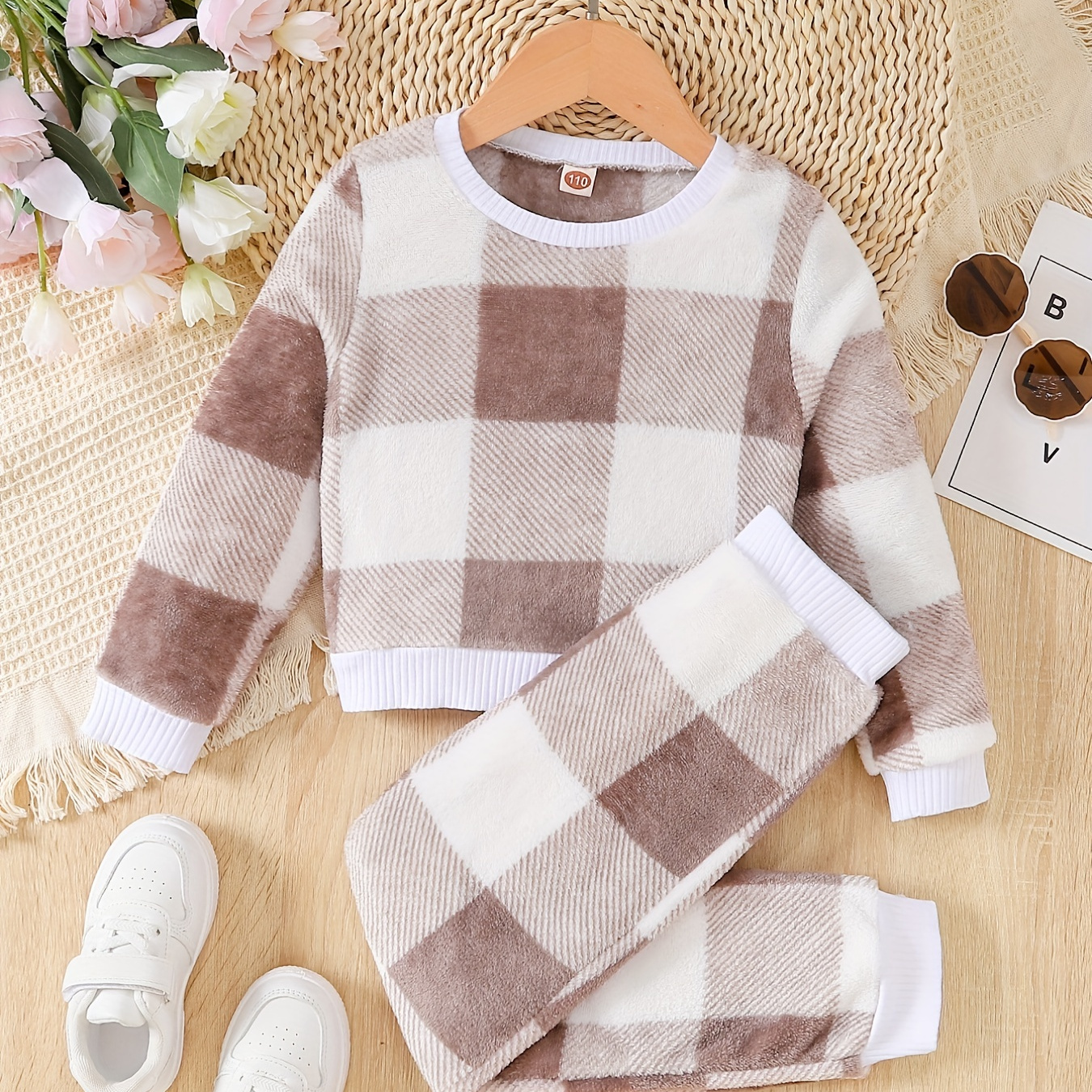 

2pcs Girl's Plaid Print Fleece Crew Neck Sweatshirt And Pants Set Clothes