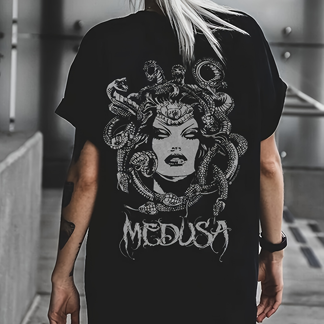 

Medusa Print Crew Neck T-shirt, Short Sleeve Casual Top For Spring & Summer, Women's Clothing