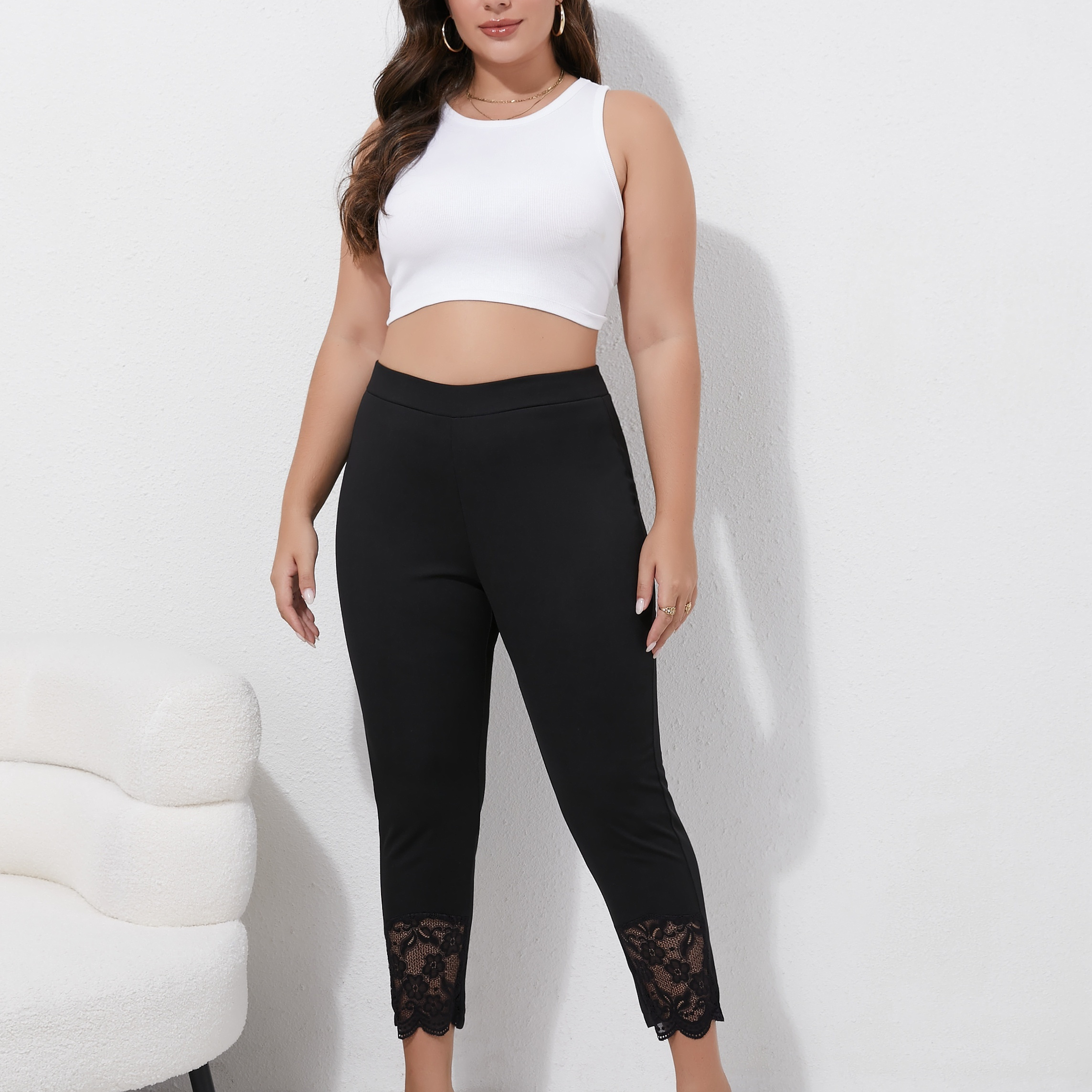 

Plus Size Slim Fit Cropped Lace Pants