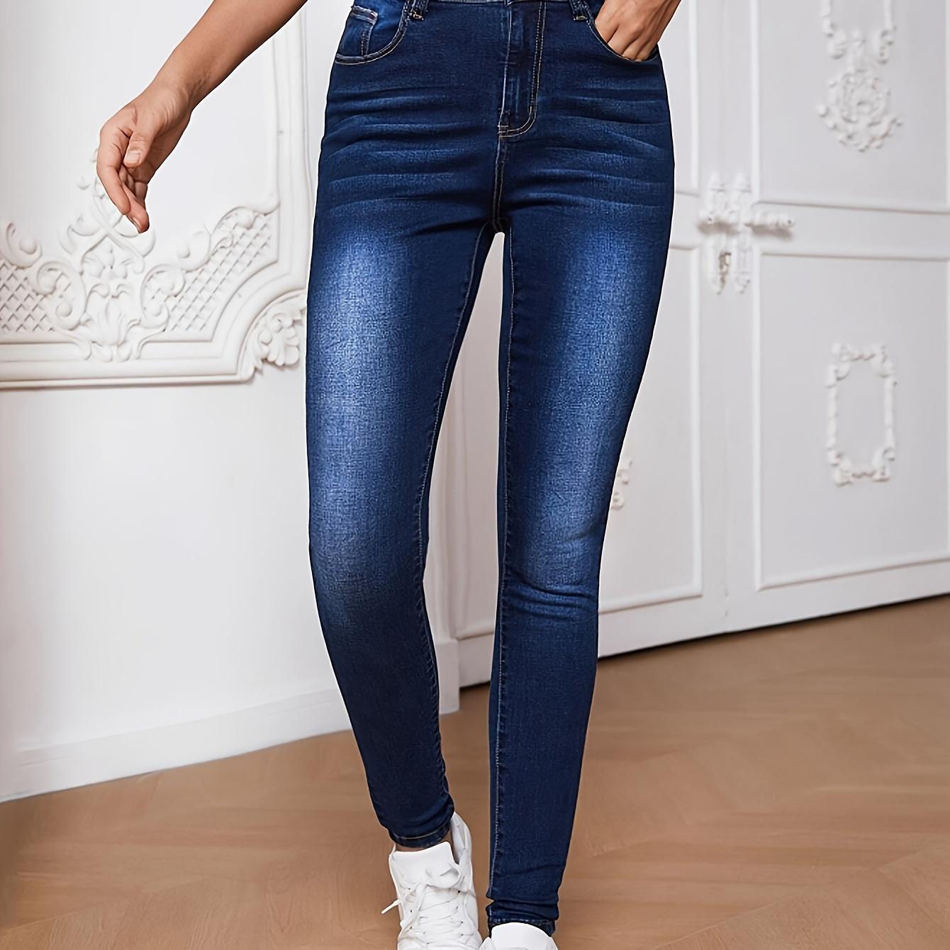 

24221 High-waisted Slimming Jeans With Single Pocket