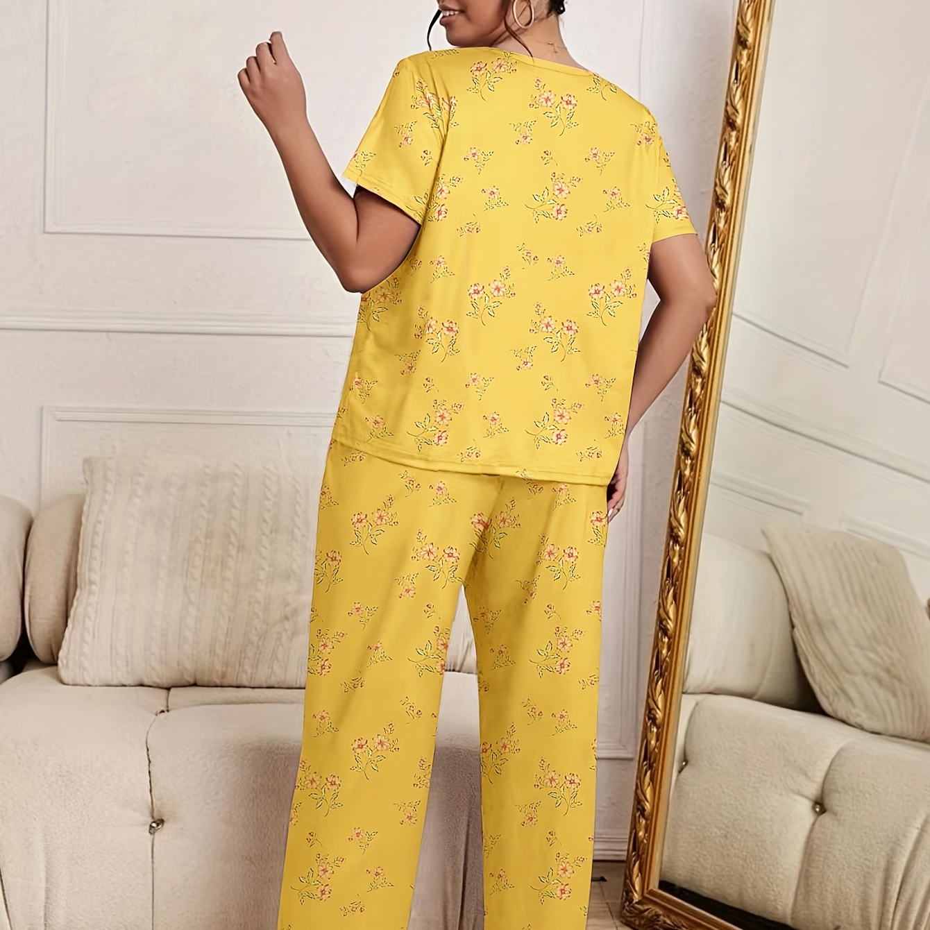 

Plus Size Casual Pajama Set, Women's Plus Ditsy Floral Print Short Sleeve Top & Pants Pajama 2 Piece Set