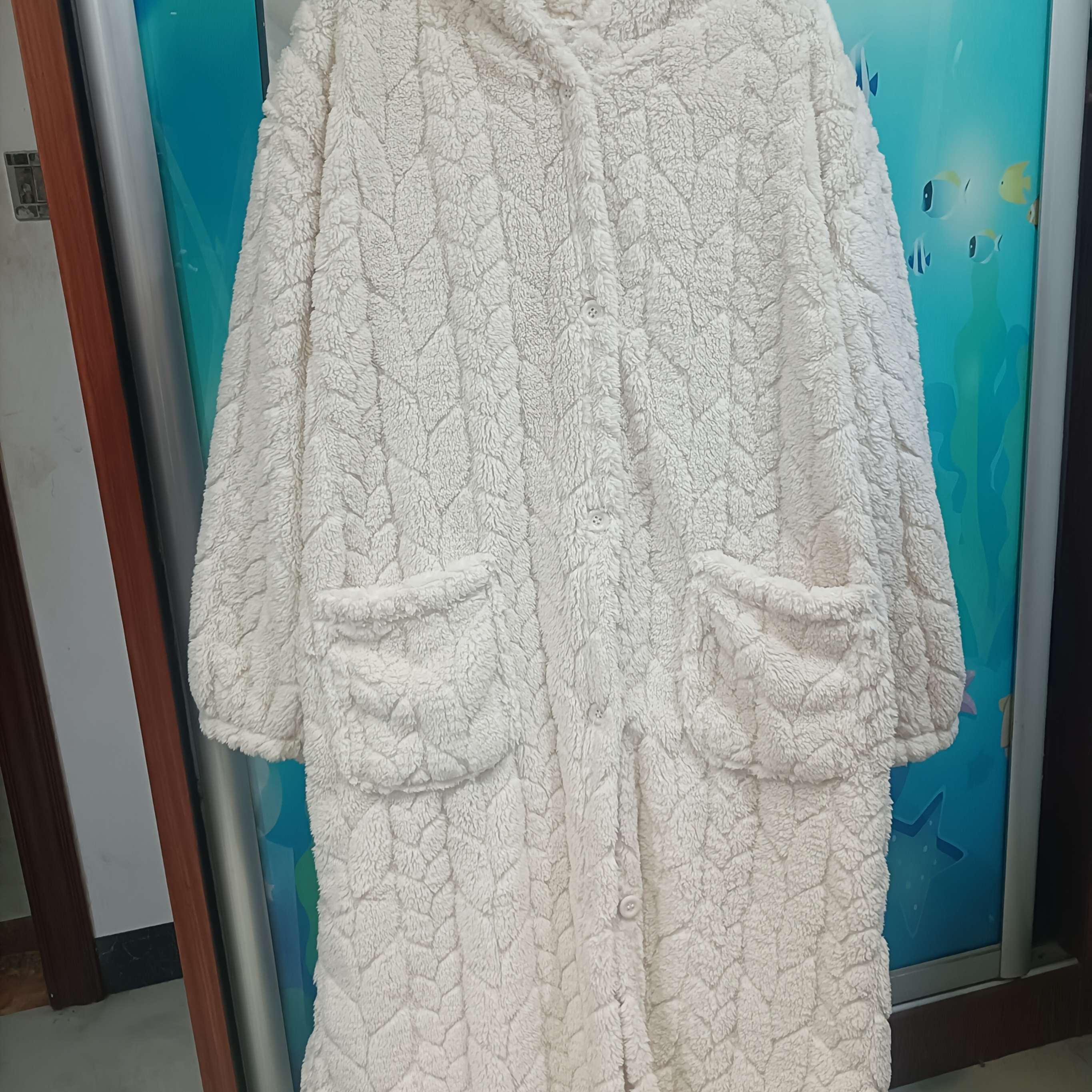 

Robe à Capuche en Élégante pour Femme - Confortable & Chaude, Boutonnée avec Poches, Parfaite pour /Hiver