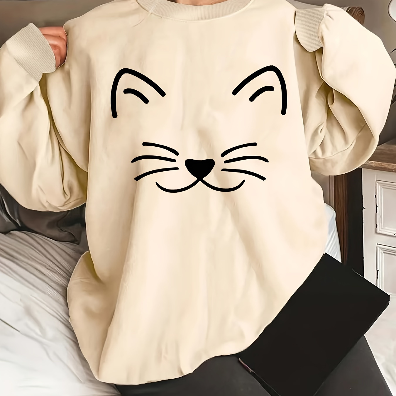 

Plus Size Cat Print Sweatshirt, Casual Long Sleeve Crew Neck Sweatshirt, Women's Plus Size Clothing