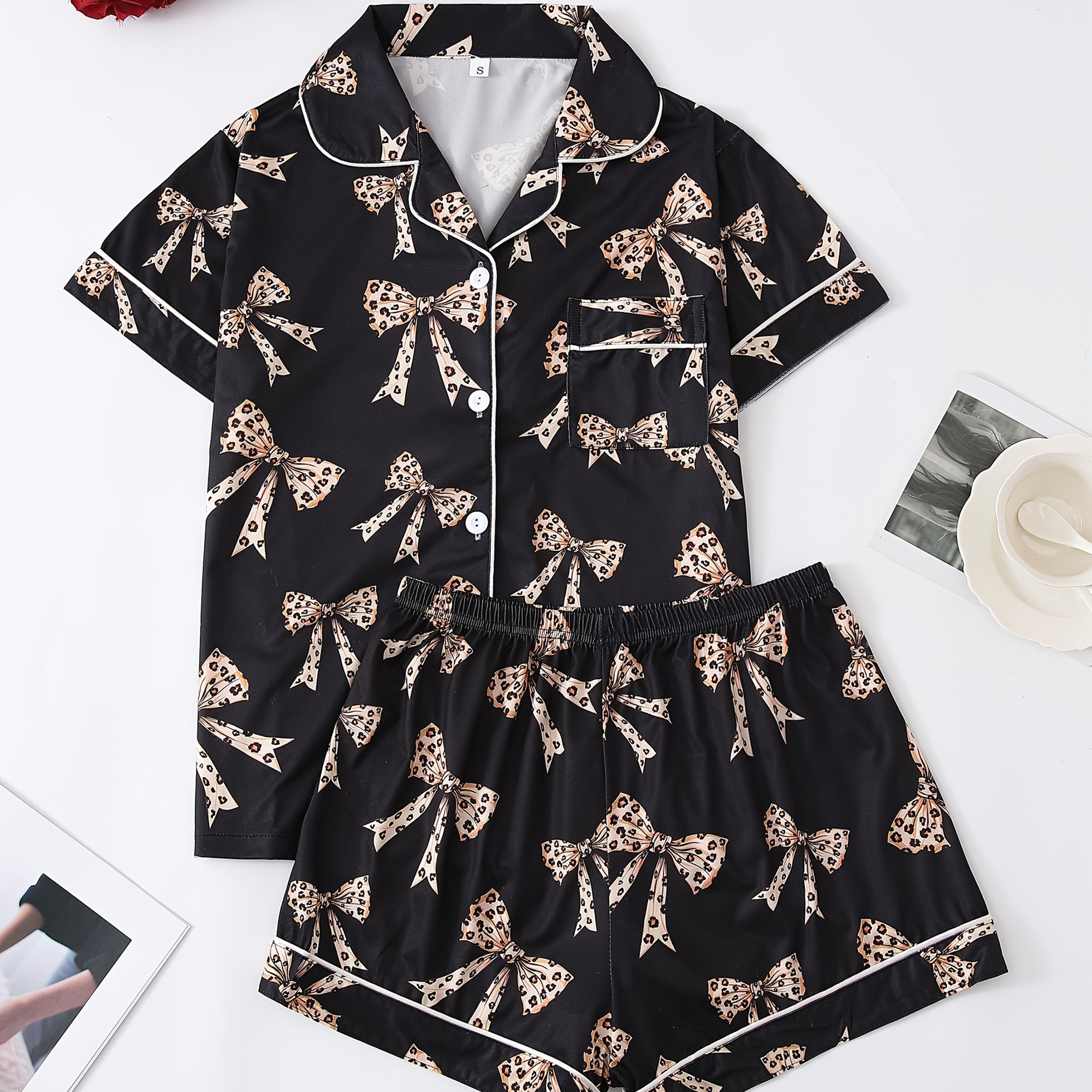 

Elegant Women's Leopard & Bow Print Pajama Set - Cozy Knit Short Sleeve Button- & Waist Shorts, Comfortable Loungewear, Machine Washable
