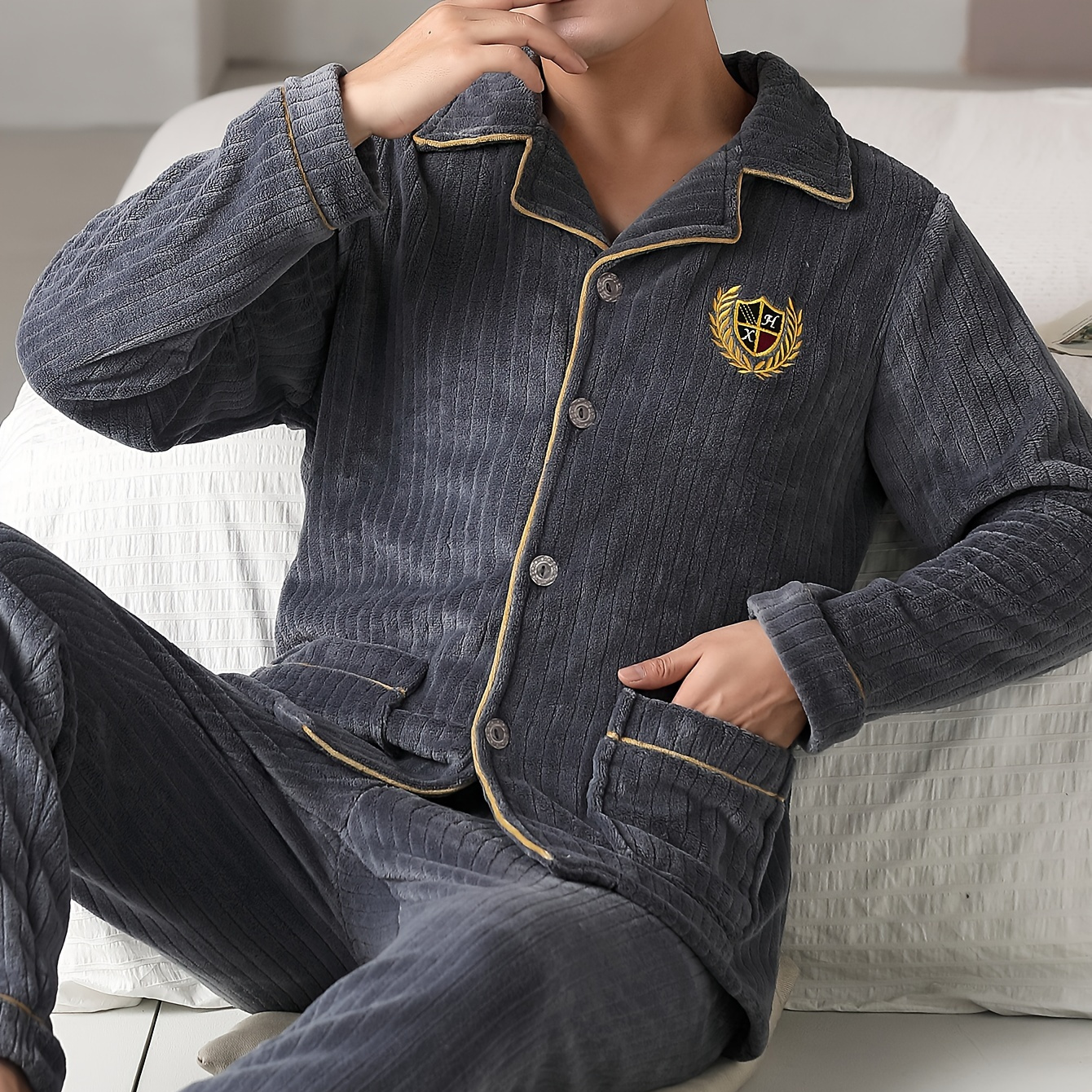 

Ensemble Pyjama en Flanelle Confortable pour Hommes - Haut à Manches Longues et Boutonné Chaud & Pantalon, Vêtements de Détente en Épaisse pour Automne/Hiver, Ensemble Pyjama Grande Taille