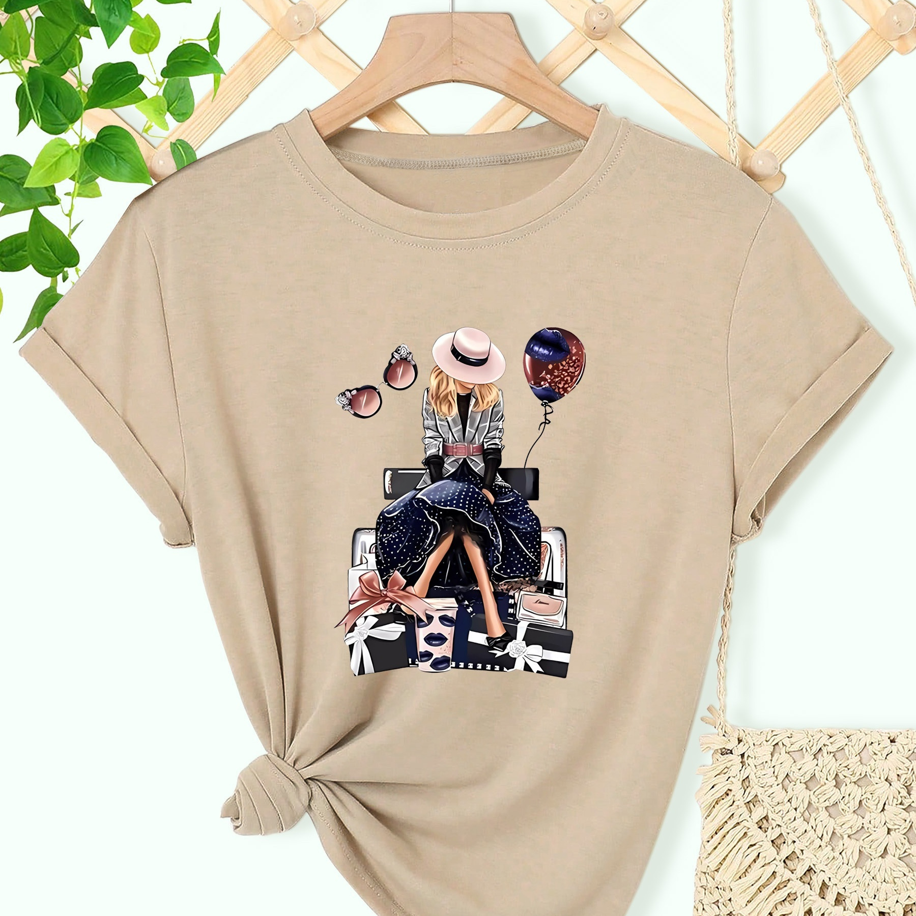 

Women's Casual Fashion Girl With Gifts Print, Summer Round Neck Short Sleeve Sporty T-shirt