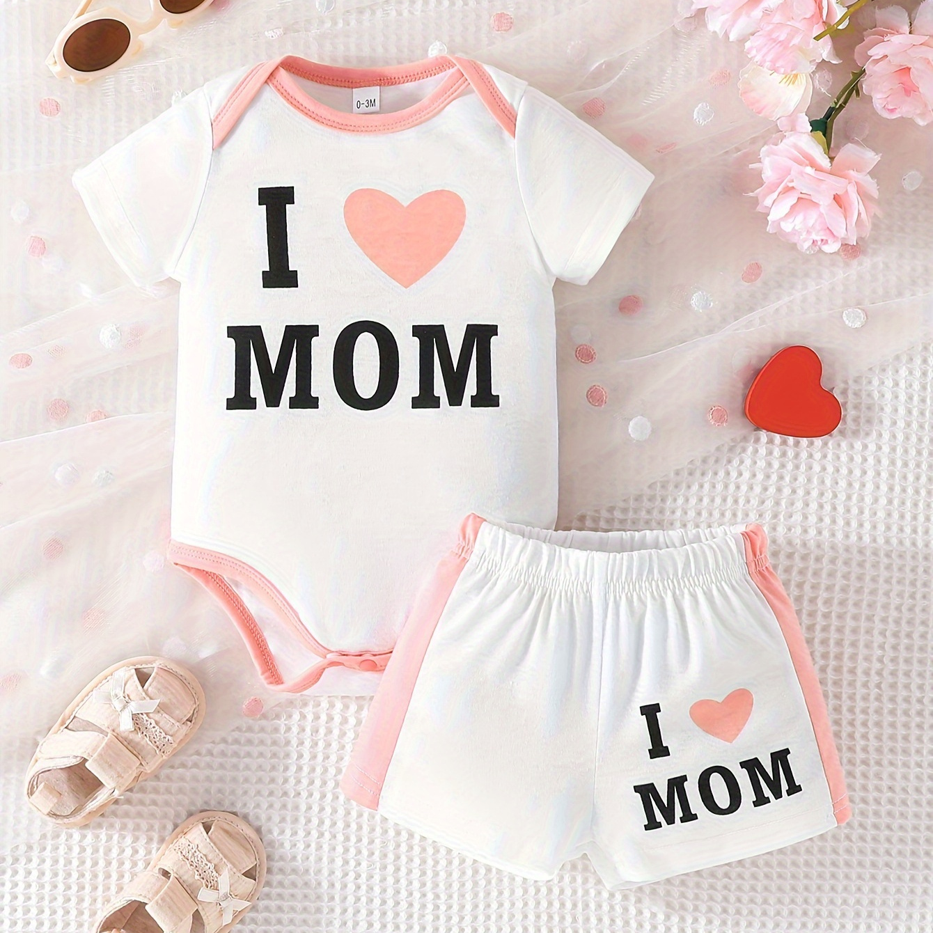 

2pcs Baby Girls Solid Color Love Mom Letter Bodysuit + Short Set