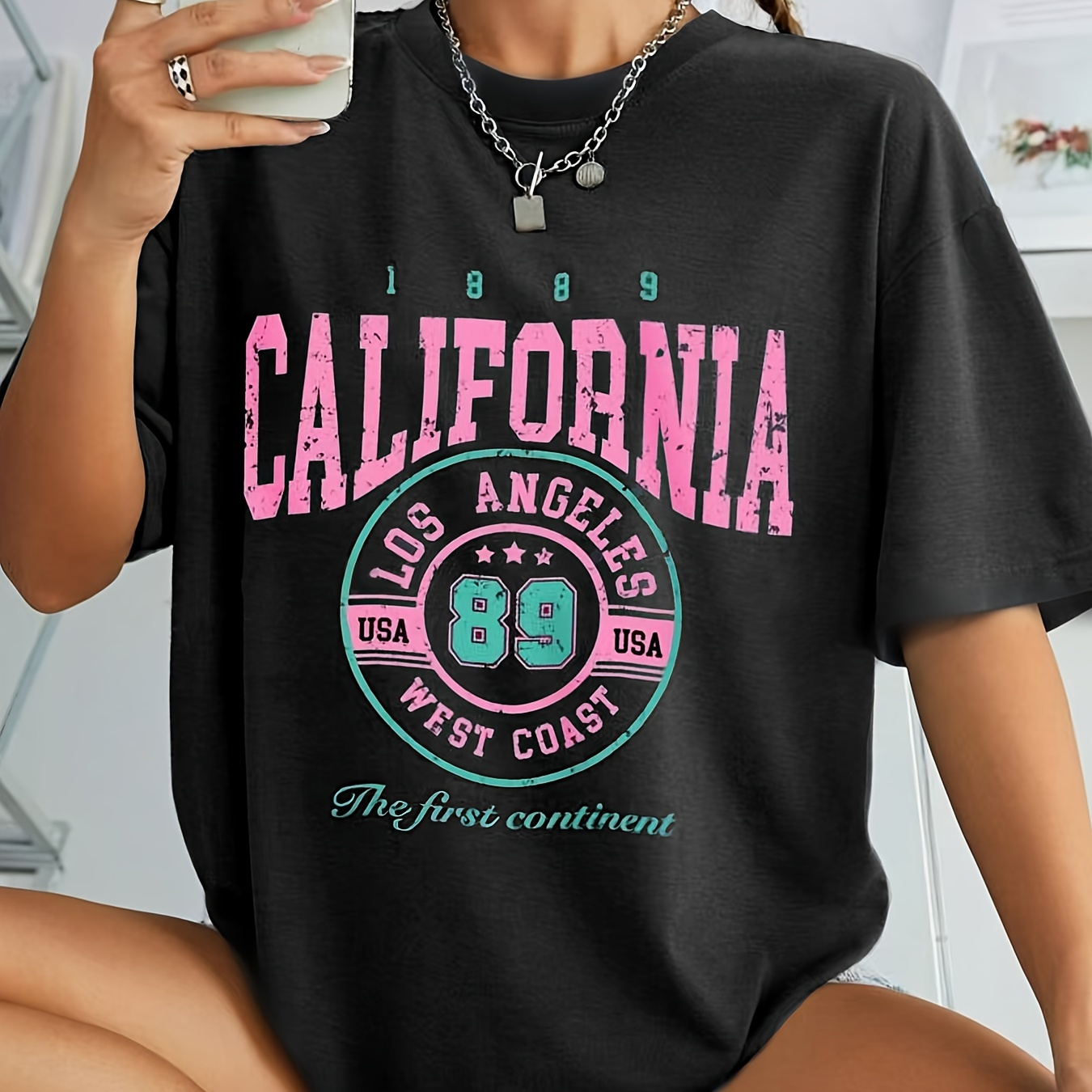 

1pc T-shirt décontracté et tendance pour femme, T-shirt en polyester à col rond avec imprimé de l'alphabet, haut d'été en , longueur standard - Motif Los Angeles