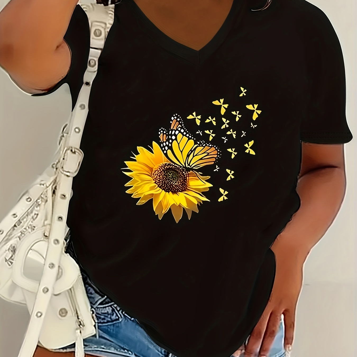 

Plus Size Flower & Butterfly Print T-shirt, Casual Short Sleeve Top For Spring & Summer, Women's Plus Size Clothing