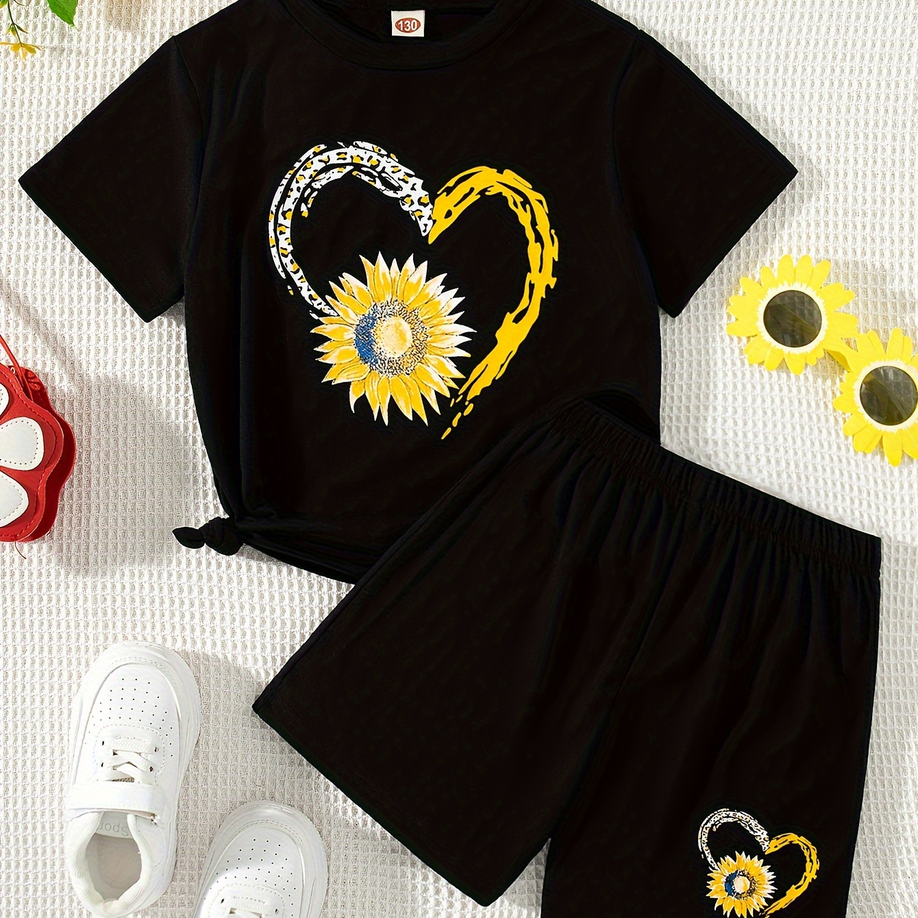 

Girls 2-piece Sunflower Heart Graphic T-shirt Top + Shorts Set Active Casual Summer Outfit