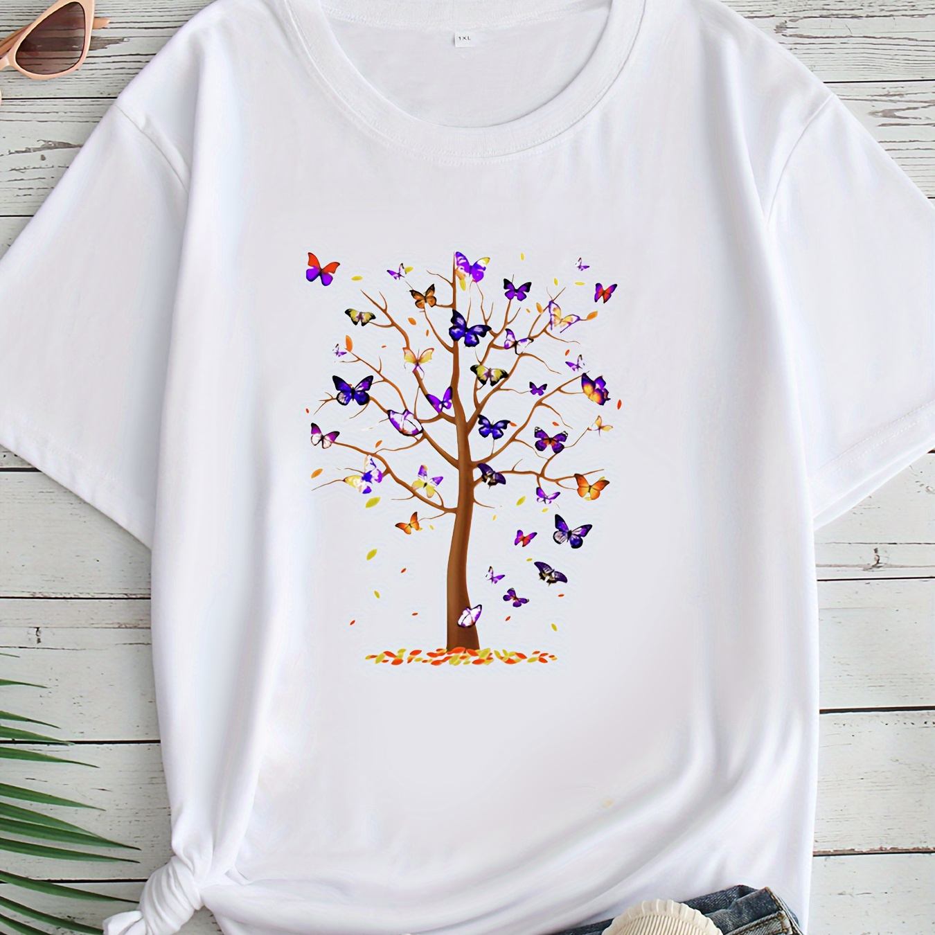 

Plus Size Butterflies Print T-shirt, Casual Short Sleeve Crew Neck Top For Spring & Summer, Women's Plus Size Clothing