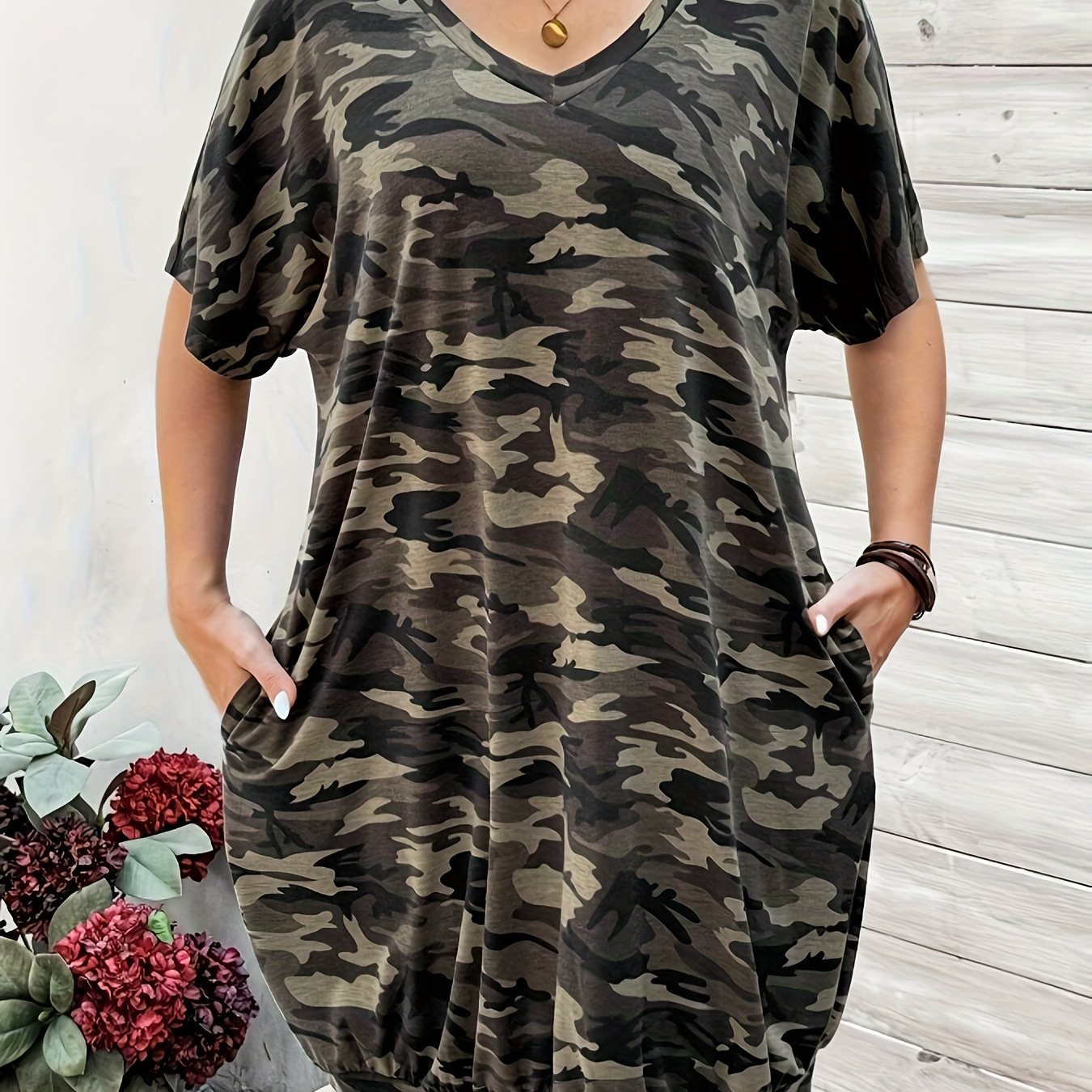 

Plus Size Camouflage Print Pocket Dress, Casual Short Sleeve V Neck Dress For Spring & Summer, Women's Plus Size Clothing
