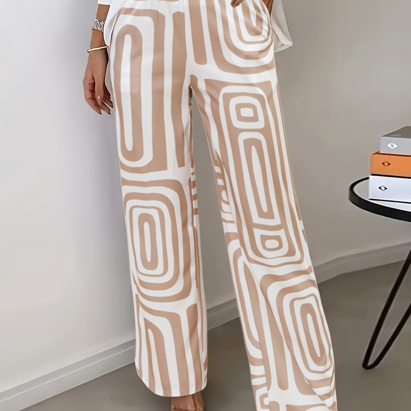 

Comfortable Straight-leg Casual Pants For Women With A Printed Pattern.