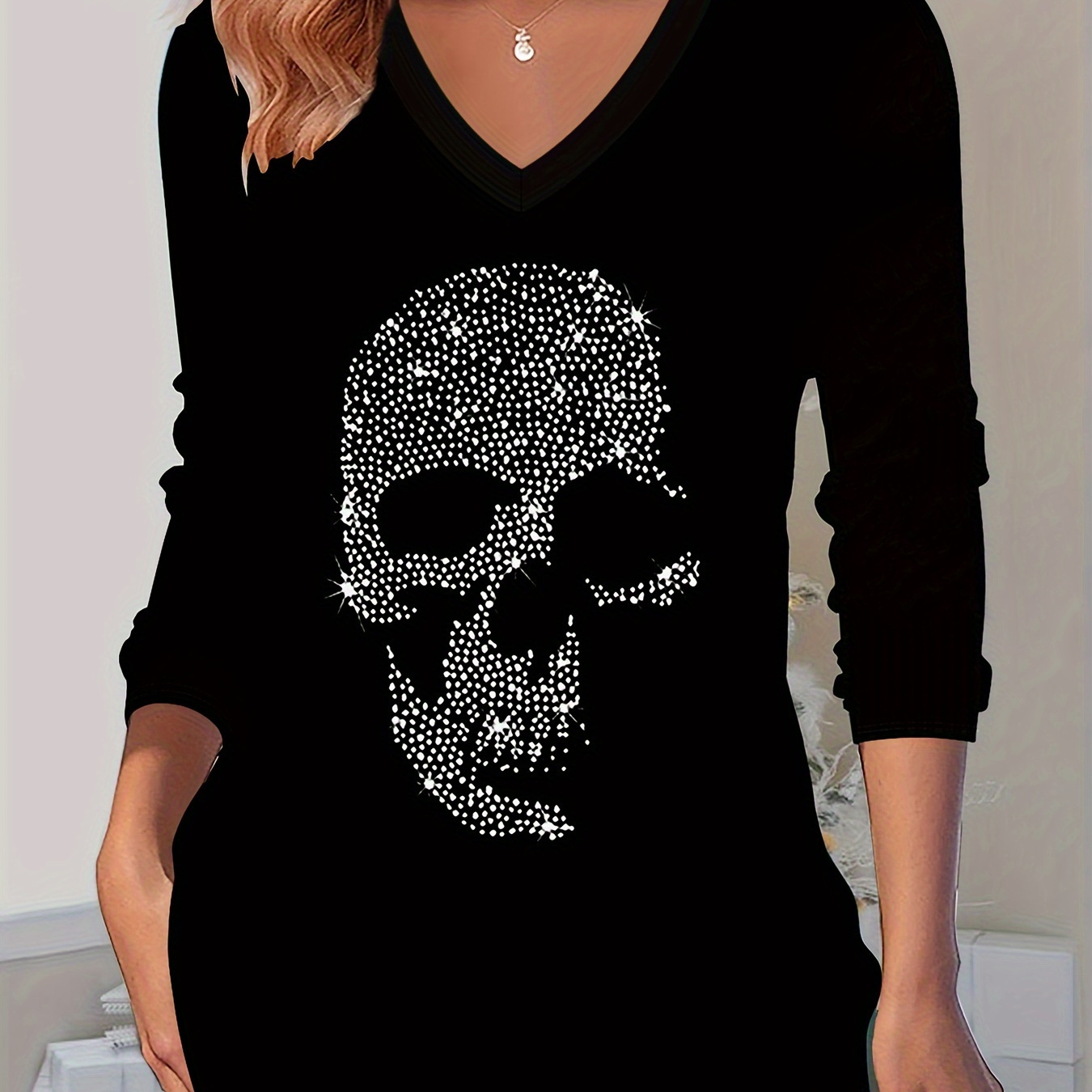 

Elegant Women's Long Sleeve Skull Rhinestone Tee - Fashionable V-neck, Stretchy Polyester , Machine Washable, Long Sleeve, Skull, Rhinestone, Fashion, Women's Top