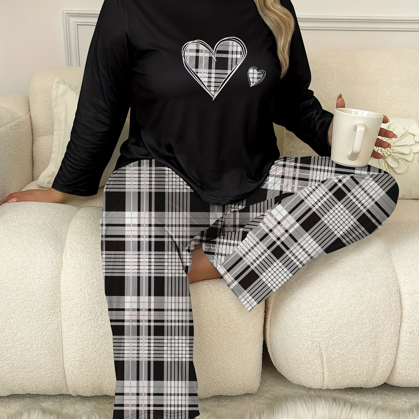 

Cozy Plus Size Women's Pajama Set - Heart Print Long Sleeve Top & Pants, Elegant Loungewear For Fall/winter