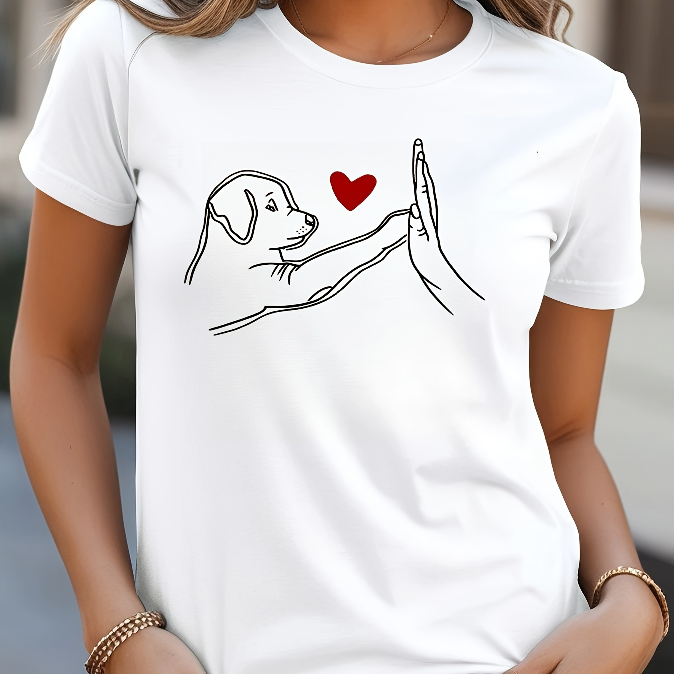

Women's Casual Short-sleeve T-shirt With Dog High-five And Heart Print, Round Neck Tee For Everyday Wear