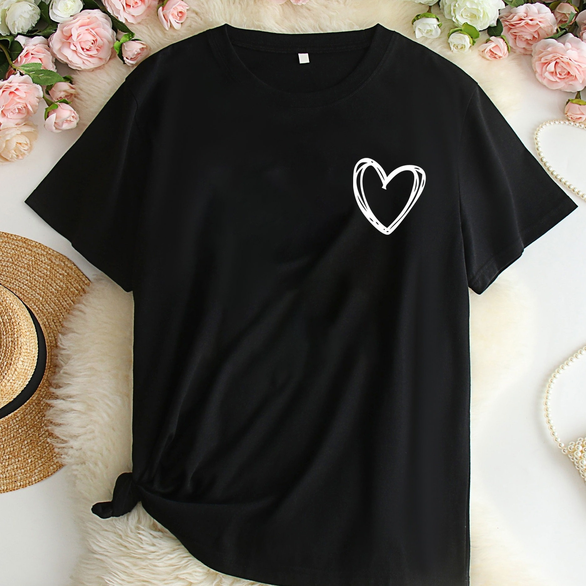 

Plus Size Heart Print T-shirt, Casual Short Sleeve Top For Spring & Summer, Women's Plus Size Clothing