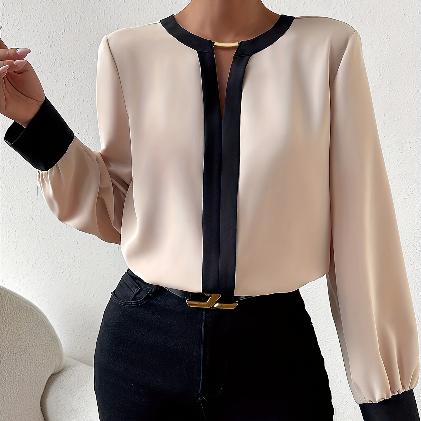 

Blouse Élégante en Polyester à Col en V avec Bordure Contrastante, Manches Longues, Non-Transparente - Design & Noir, Lavable en Machine, Parfaite pour ou