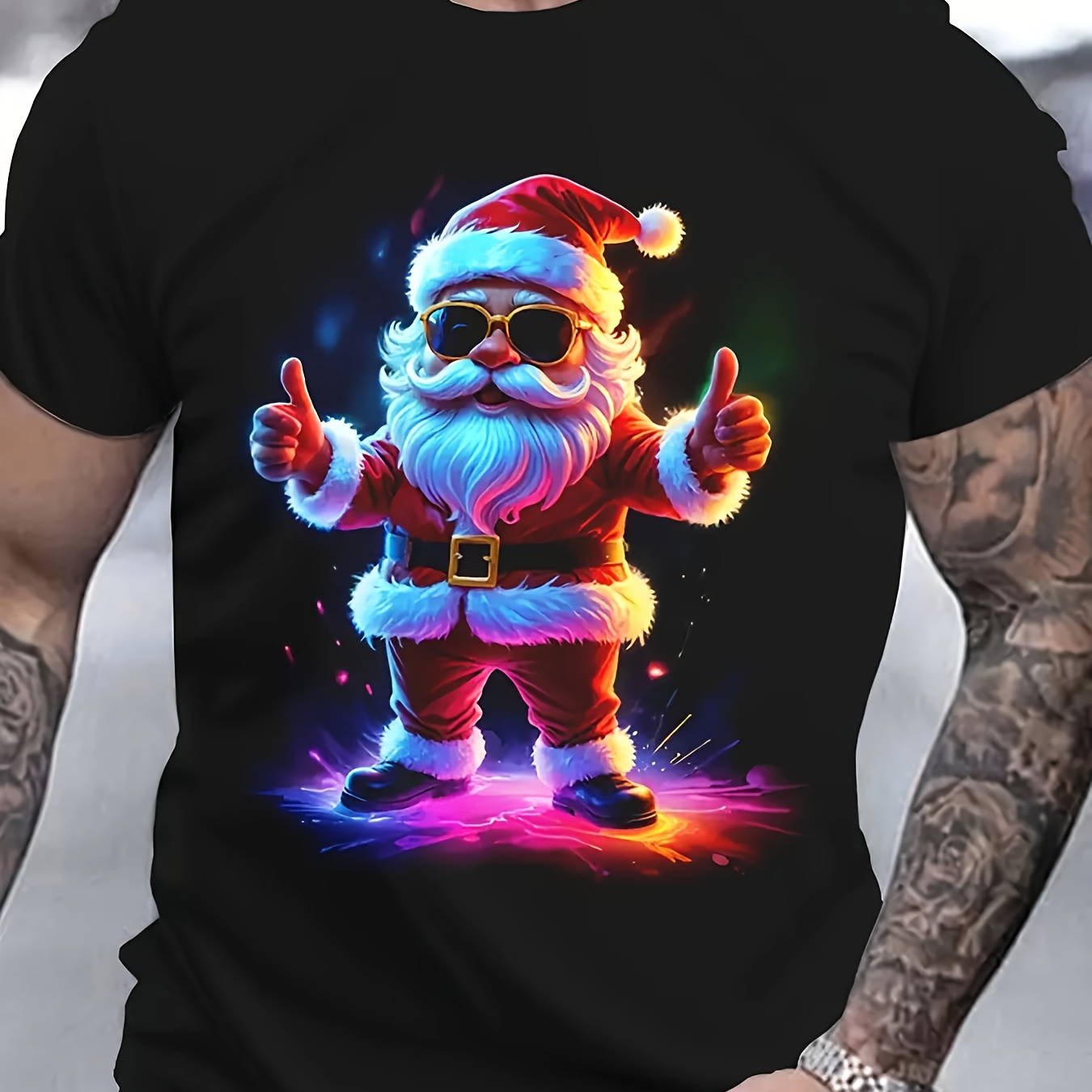 

1pc T-shirt décontracté sur le thème de Noël pour homme, imprimé 3D du Père Noël, col rond, manches courtes, mélange de polyester, coupe standard, tee-shirt d'été pour homme.