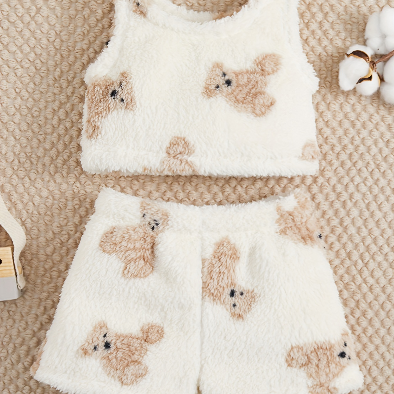 

Girls Cartoon Bear Print Plush 2pcs, Top + Shorts Set For Spring Fall Winter Christmas Gift