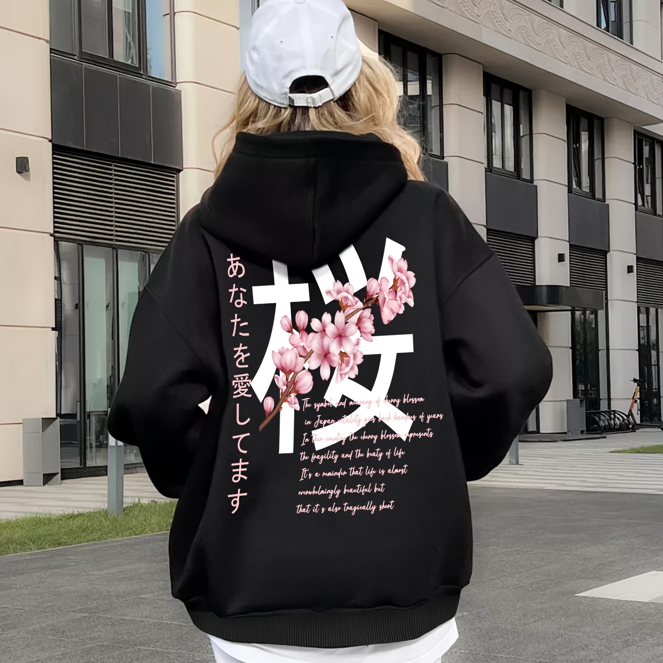 

Swétre à Capuche Noire Élégante pour Femme avec Imprimé de & Lettres Japonaises - Pull Décontracté, Polyester, Capuche à Cordon, Lavable en Machine, Streetwear Décontracté | Design de | Tissu Brillant