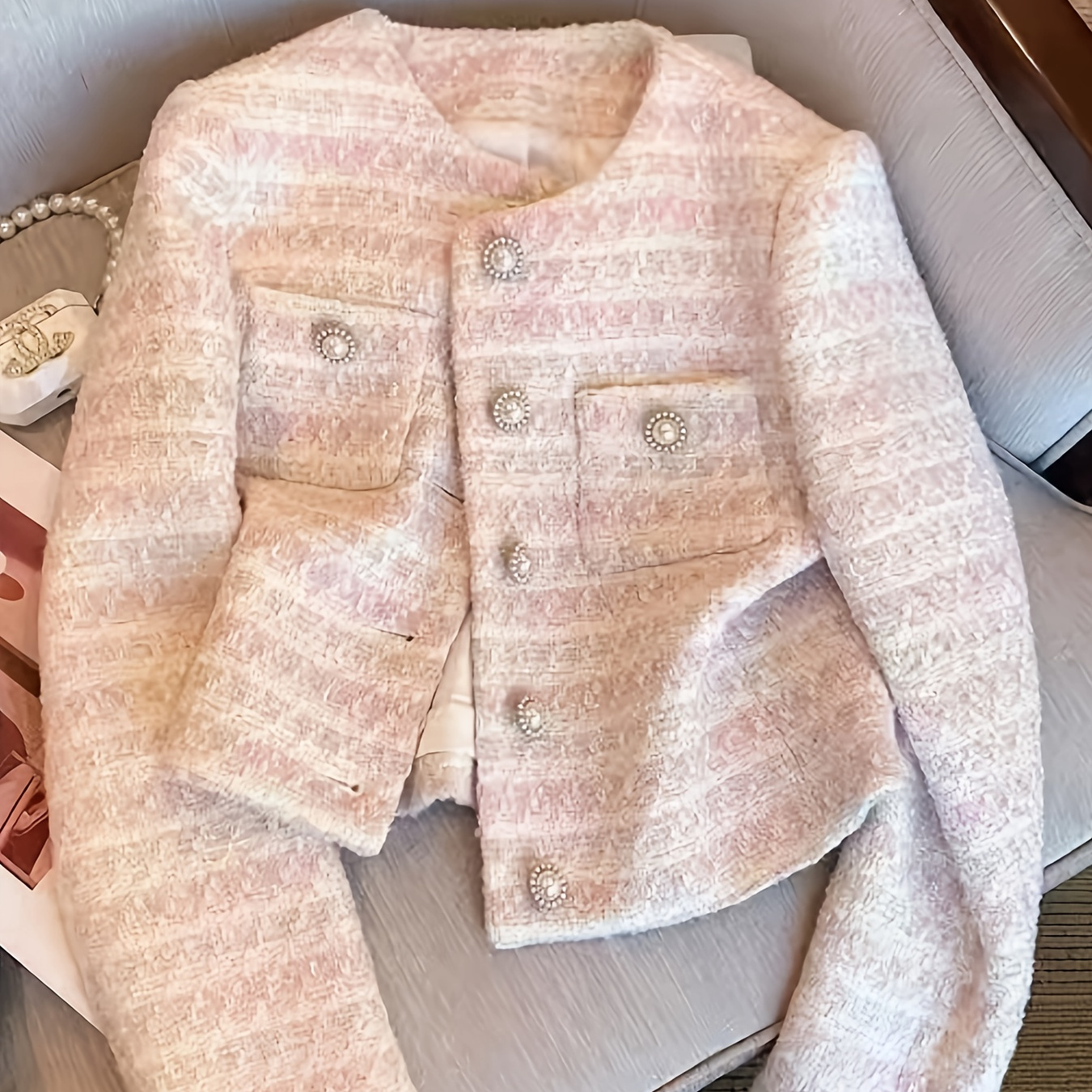 

1pc Blazer élégant en polyester à carreaux roses pour femme - Longueur courte, manches longues, simple boutonnage avec boutons, coupe H, veste de mode tissée printemps/automne