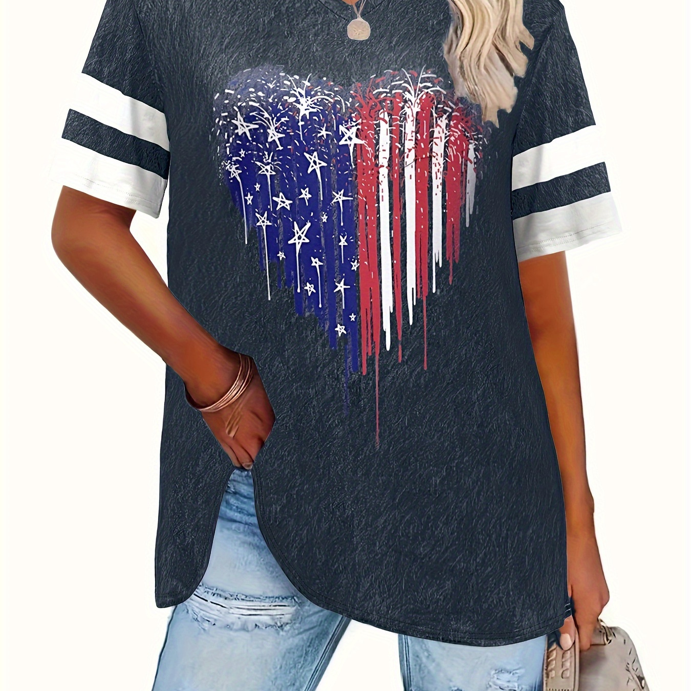 

Plus Size Independence Day Heart Print T-shirt, Casual Short Sleeve V Neck Top For Spring & Summer, Women's Plus Size Clothing