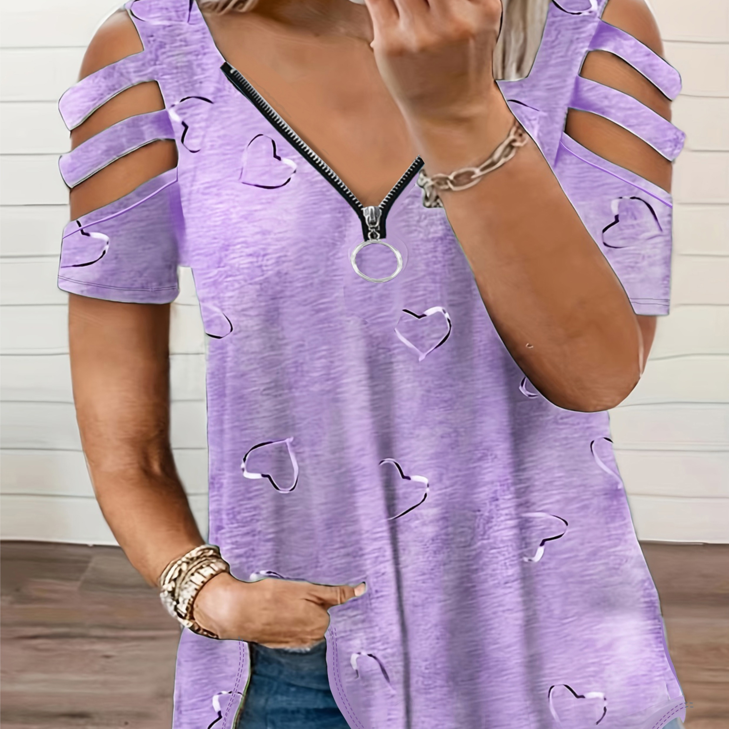 

Plus Size Casual T-shirt, Women's Plus Heart Print Cut Out Short Sleeve V Neck Zipper Slight Stretch T-shirt