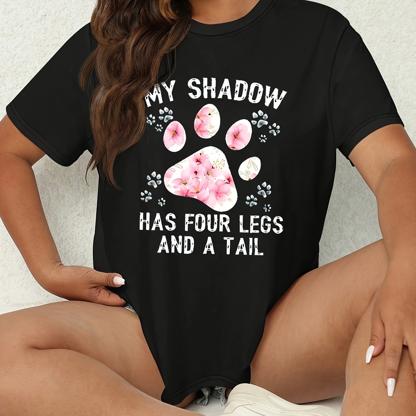 

Women's Plus Size Casual Sporty Tee With Cute Pinkish Paw Print & Quote, Fashionable Short Sleeve T-shirt For Ladies, Comfortable Relaxed Fit