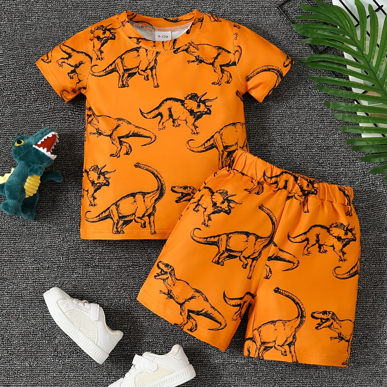 

2pcs Little Boy Casual Dinosaurs Graphic Short Sleeve Tees & Shorts Set, Comfy Summer Kids Clothes