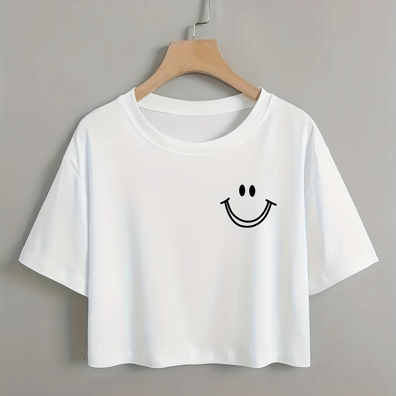 

Smiling Face Graphic Fashion Sports Crop Tee, Short Sleeve T-shirt Crop Top, Women's Activewear