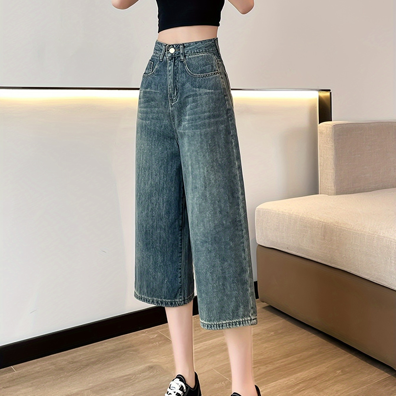 

Retro Jeans With A Cropped Straight Leg, Loose Fit, High Waist, Slimming Effect, And Casual Versatility