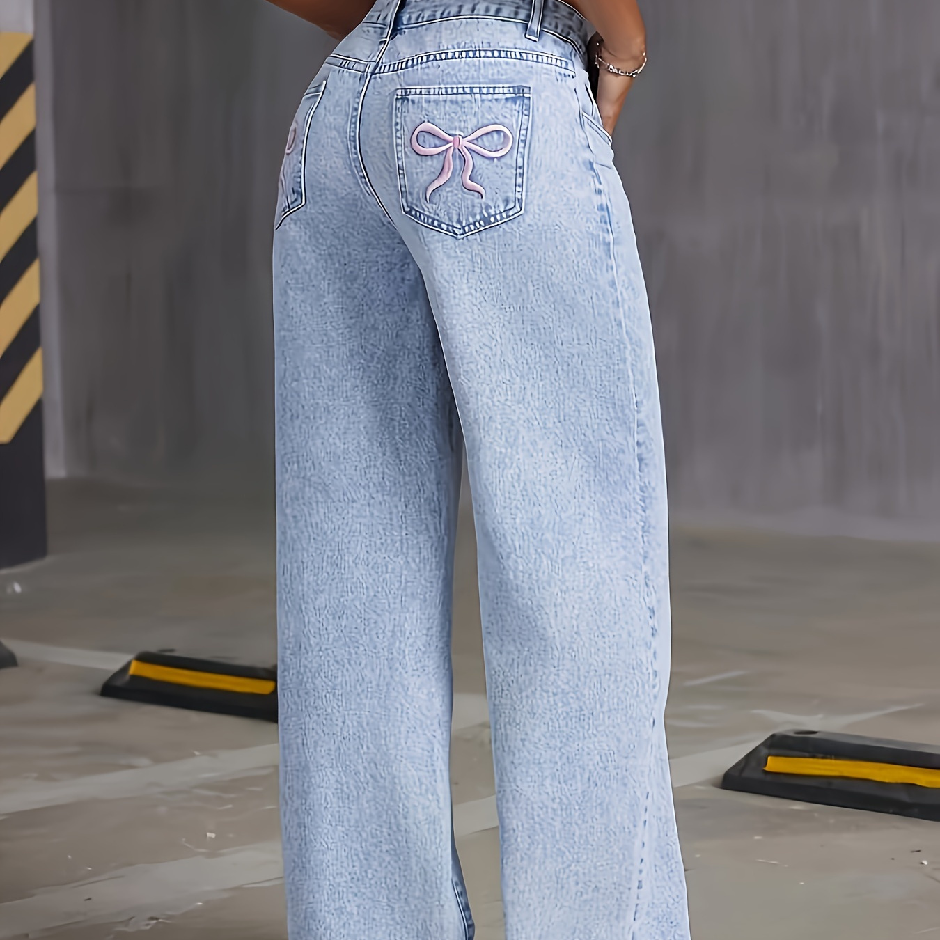 

Fashion Women's Embroidery Bow Washed Jeans