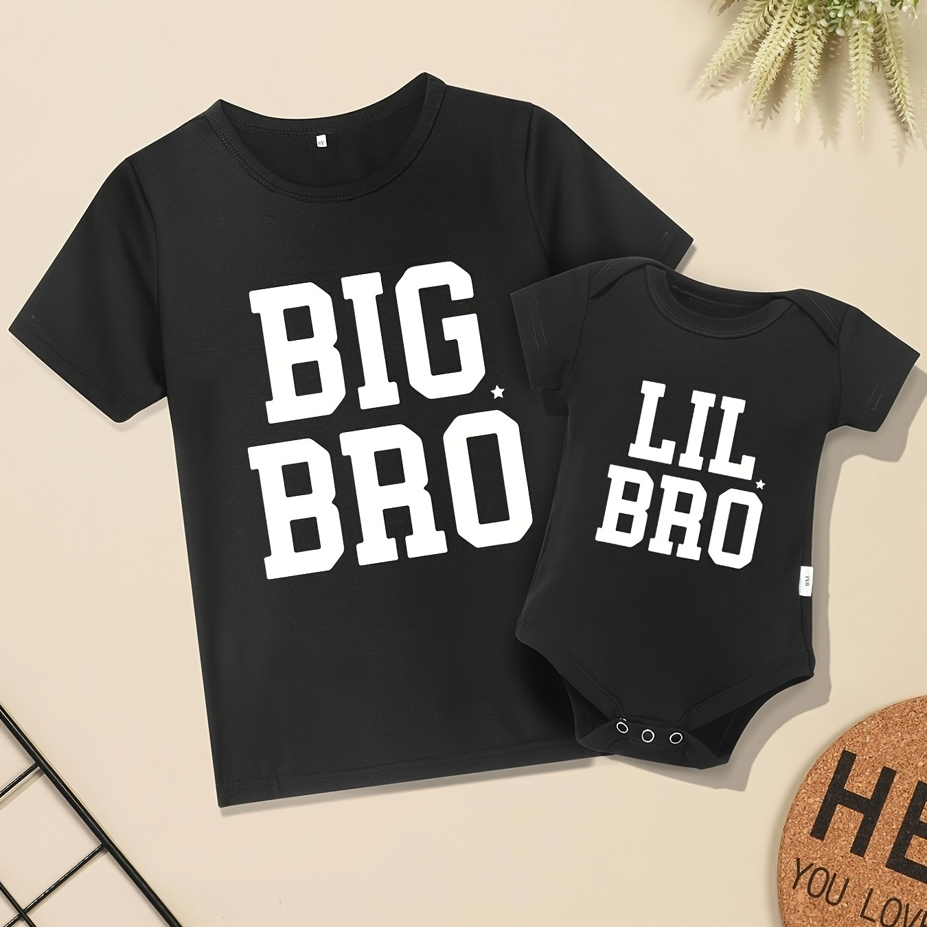 

1pc Brother And Me Matching T-shirt & Onesie- Short Sleeve Tee & Bodysuit Top With Big Bro Lil Bro Print - Perfect For Family Activities, Travel, And Parties (not 2pcs)