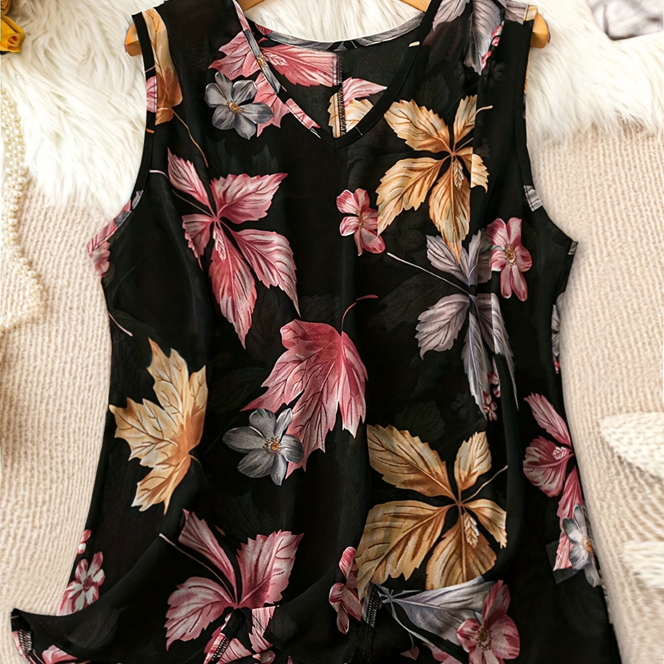 

Plus Size Leaf Print Tank Top, Casual V Neck Sleeveless Top For Summer, Women's Plus Size Clothing