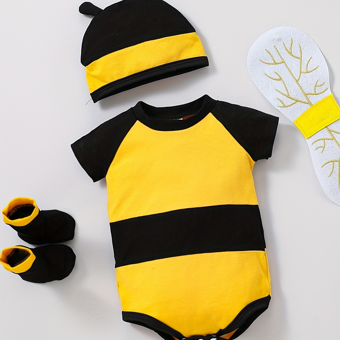

4pcs Baby Boys And Girls Cute Color Block Short Sleeve Onesie & Hat & Shoes & Wings Set, Party Cosplay Performance Bee Costume