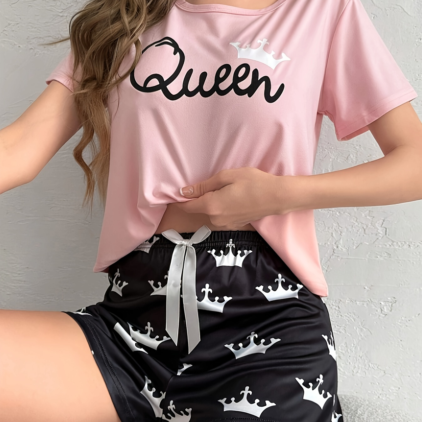 

Crown & Letter Print Pajama Set, Casual Short Sleeve Round Neck Top & Bow Shorts, Women's Sleepwear