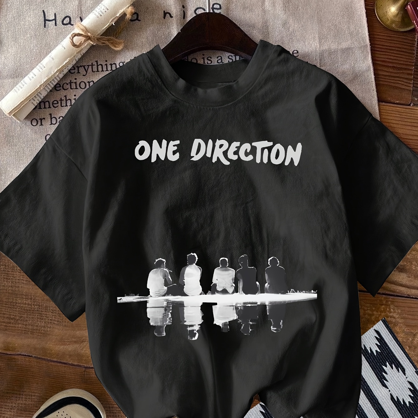 

Casual And Minimalist, - Band, Printed With English Letters, Women's Short T-shirt.
