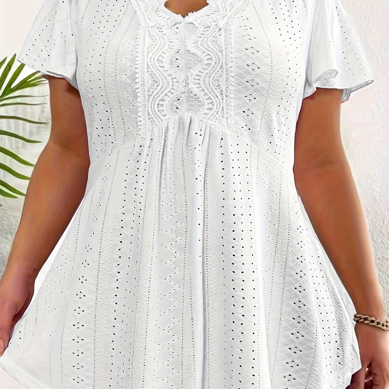 

Plus Size Lace Stitching Cut Out T-shirt, Casual V Neck Short Sleeve T-shirt, Women's Plus Size clothing