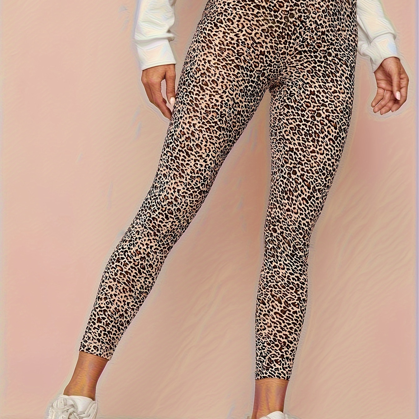 

Leggings élégants à imprimé léopard pour femmes, mélange de polyester et d'élasthanne, tissu tricoté confortable, design polyvalent toutes , pantalon skinny de style athlétique chic.