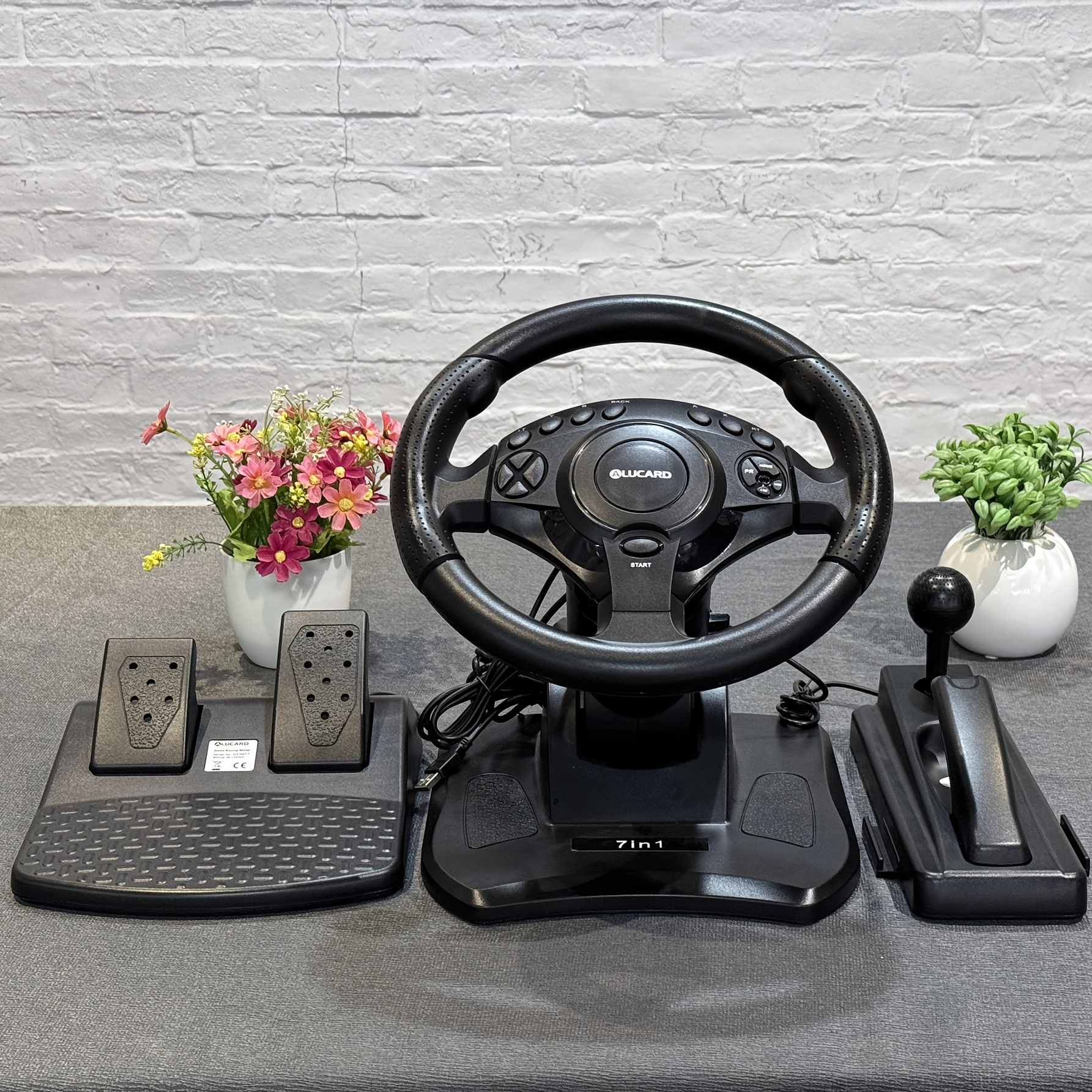 

A Set Of Video Game Steering Wheels With Pedals And Clutch, 270 Degree Steering, Adjustable , Programmable Buttons, Support For Multi-platform Steering Wheels