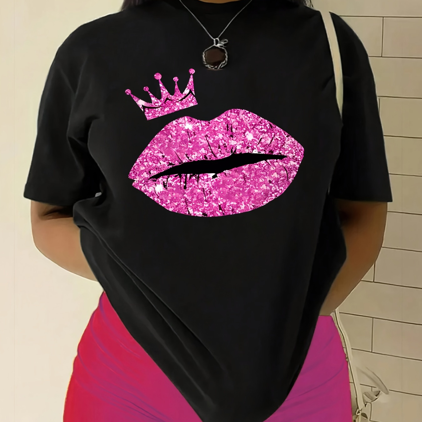 

Crowned Lips Print Casual T-shirt, Crew Neck Short Sleeve Top For Spring & Summer, Women's Clothing