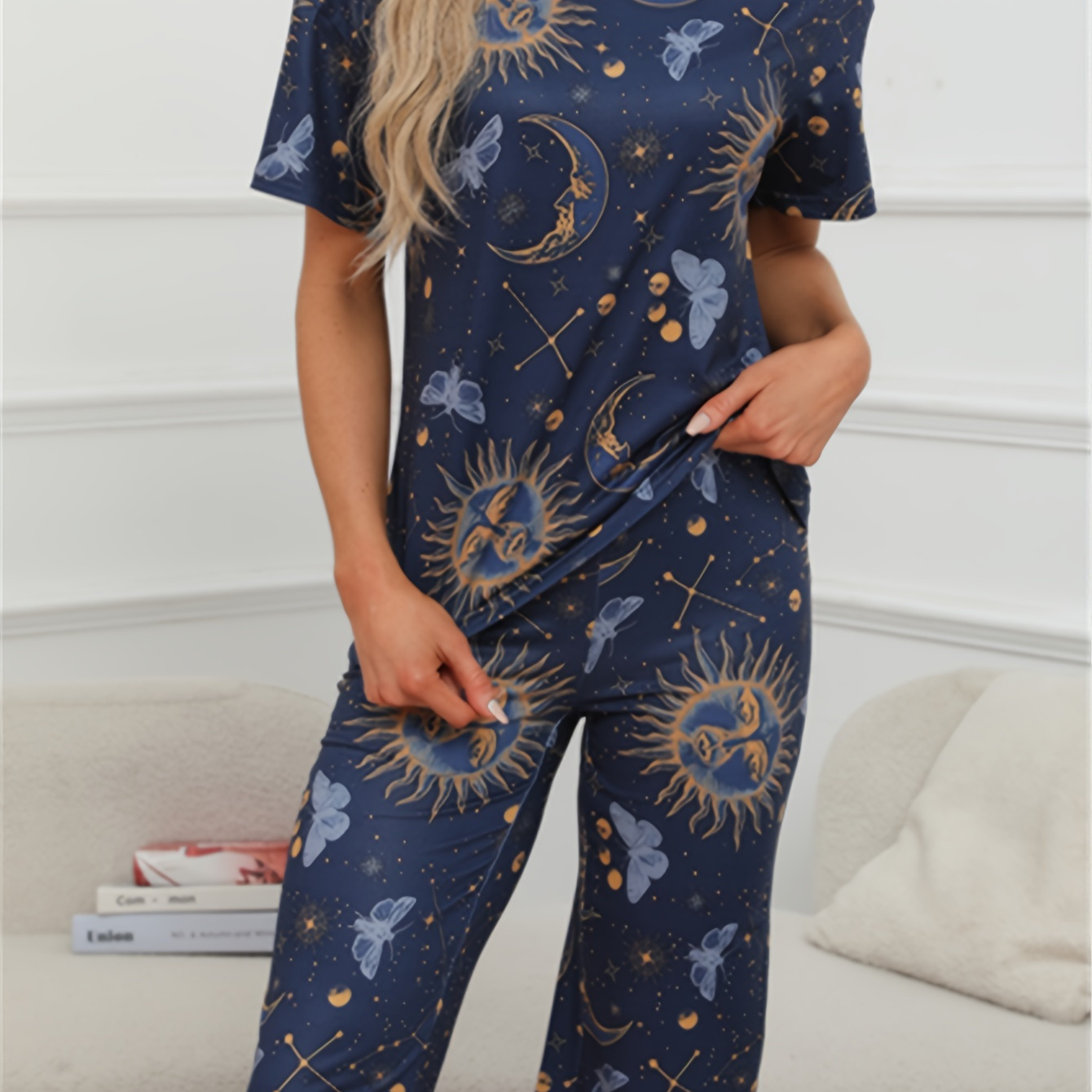 

Star & Moon & Butterfly Print Pajama Set, Short Sleeve Crew Neck Top & Elastic Capri Pants, Women's Sleepwear & Loungewear
